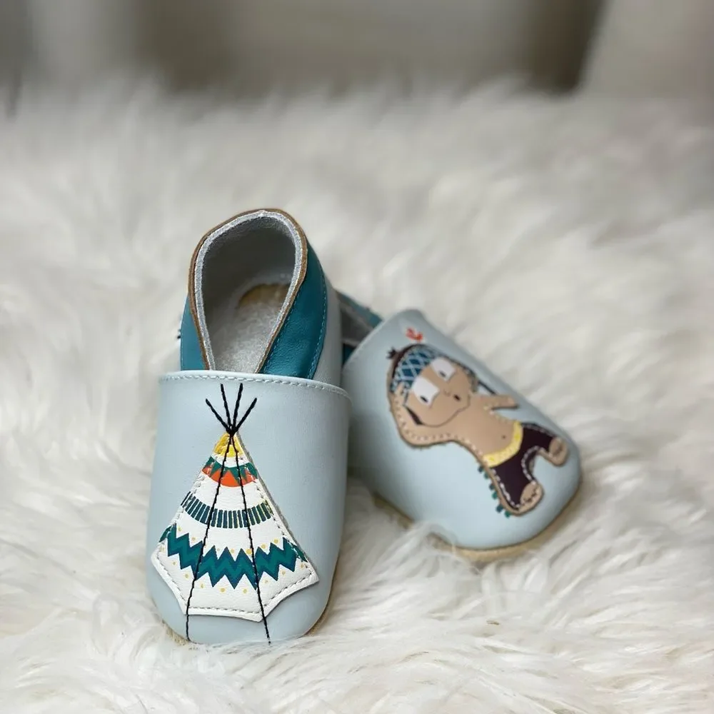 The baby boy all leather soft sole slippers are made from comfortable leather